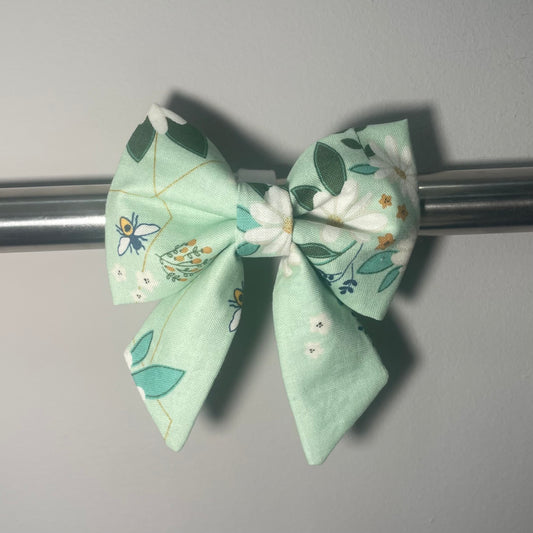 Floral Bees Collar Bow