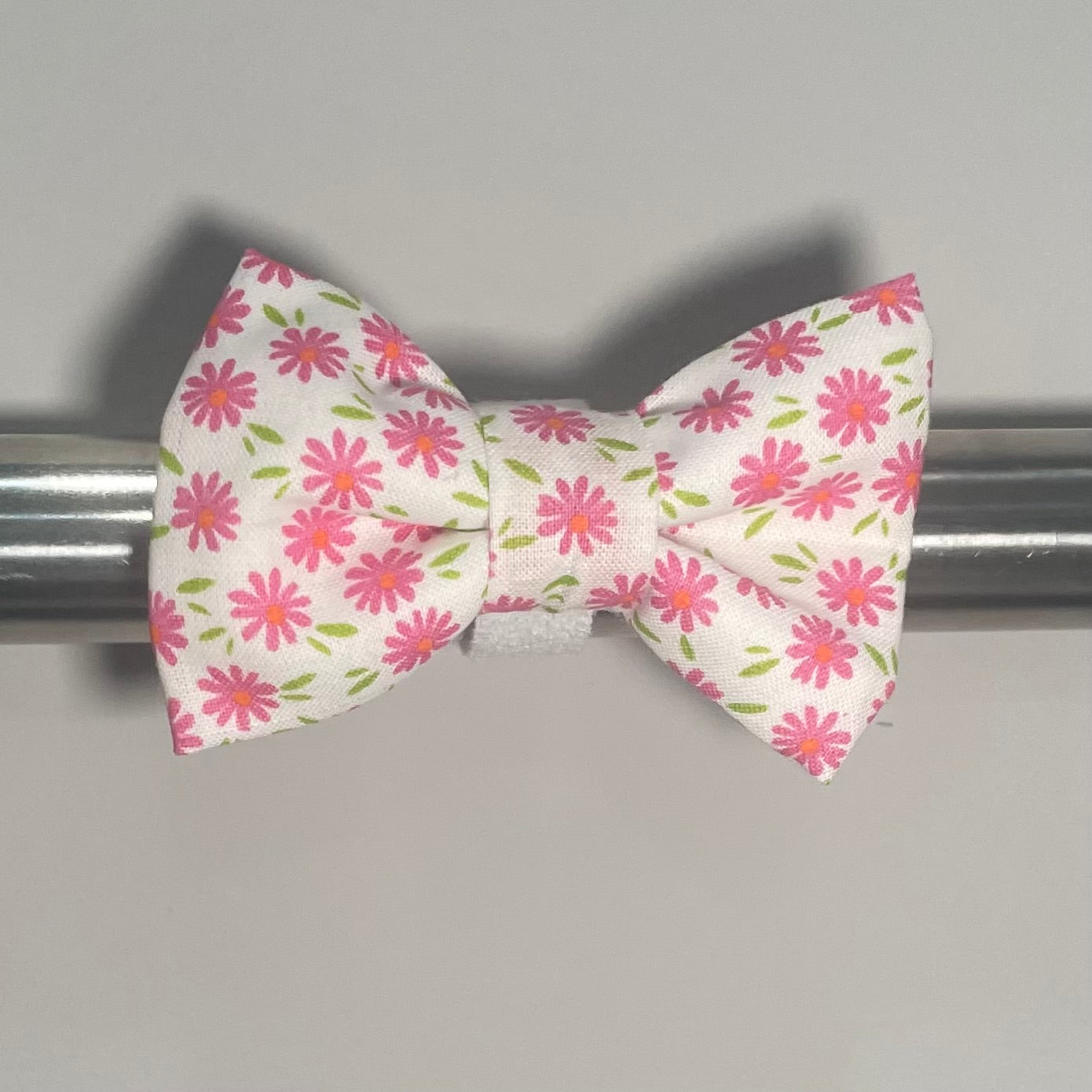 Tiny Pink Daisies Collar Bow