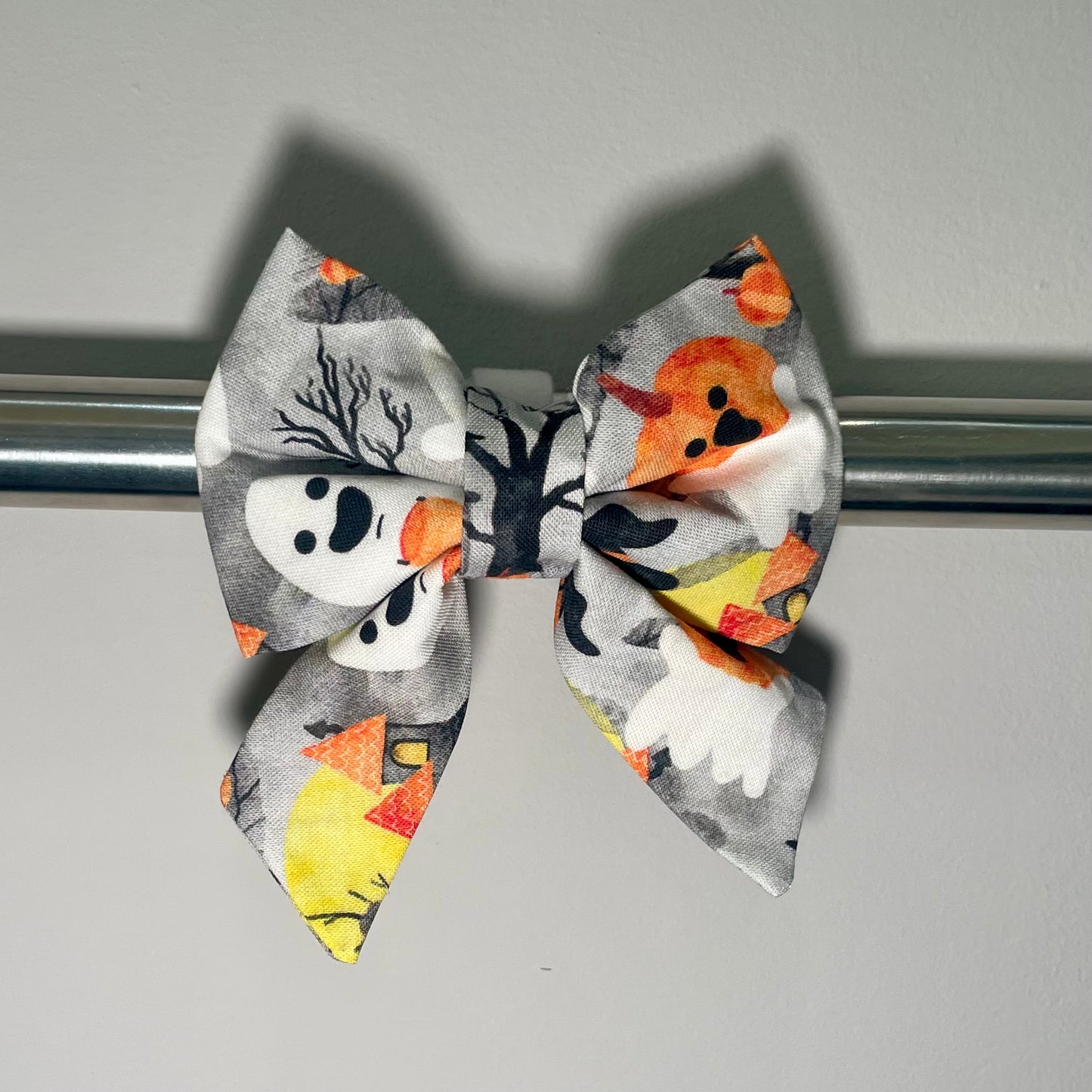 Ghosts & Haunted Houses Collar Bow