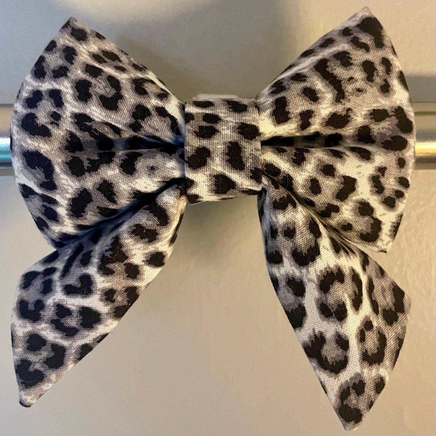 Gray Leopard Collar Bow