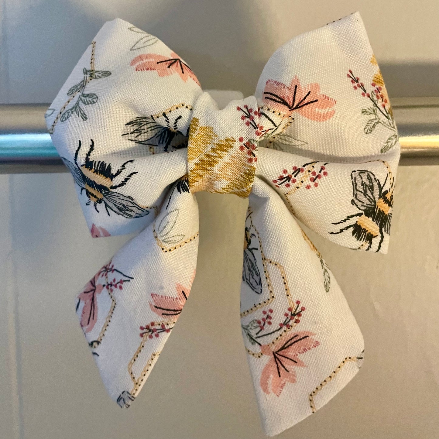 Modern Bees Collar Bow