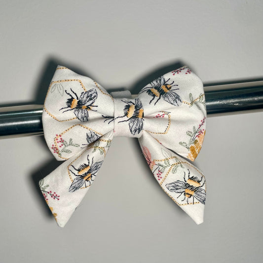 Modern Bees Collar Bow