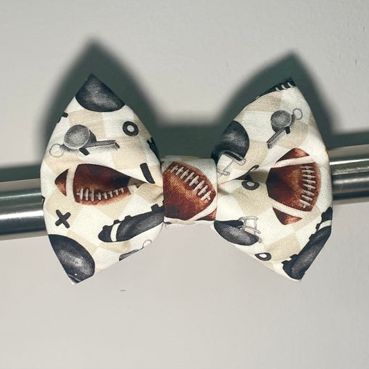 Field Goal Collar Bow