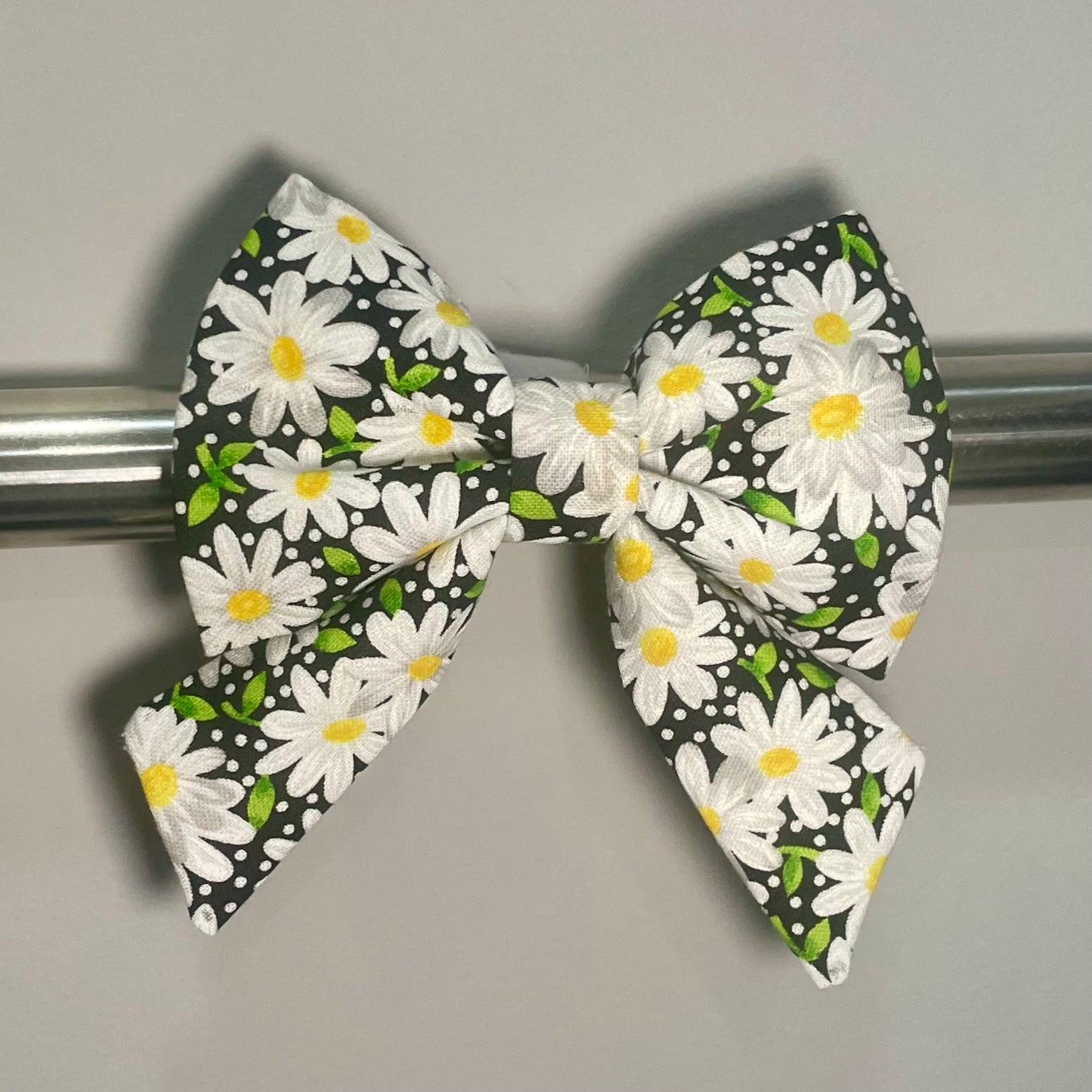 Bright White Daisies Collar Bow
