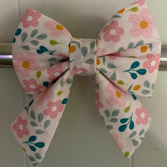 Daisy Fields Collar Bow