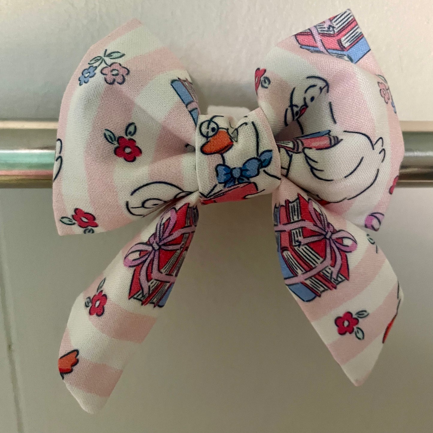 Girlie Goose Collar Bow