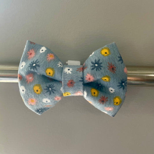 Tiny Daisies Collar Bow