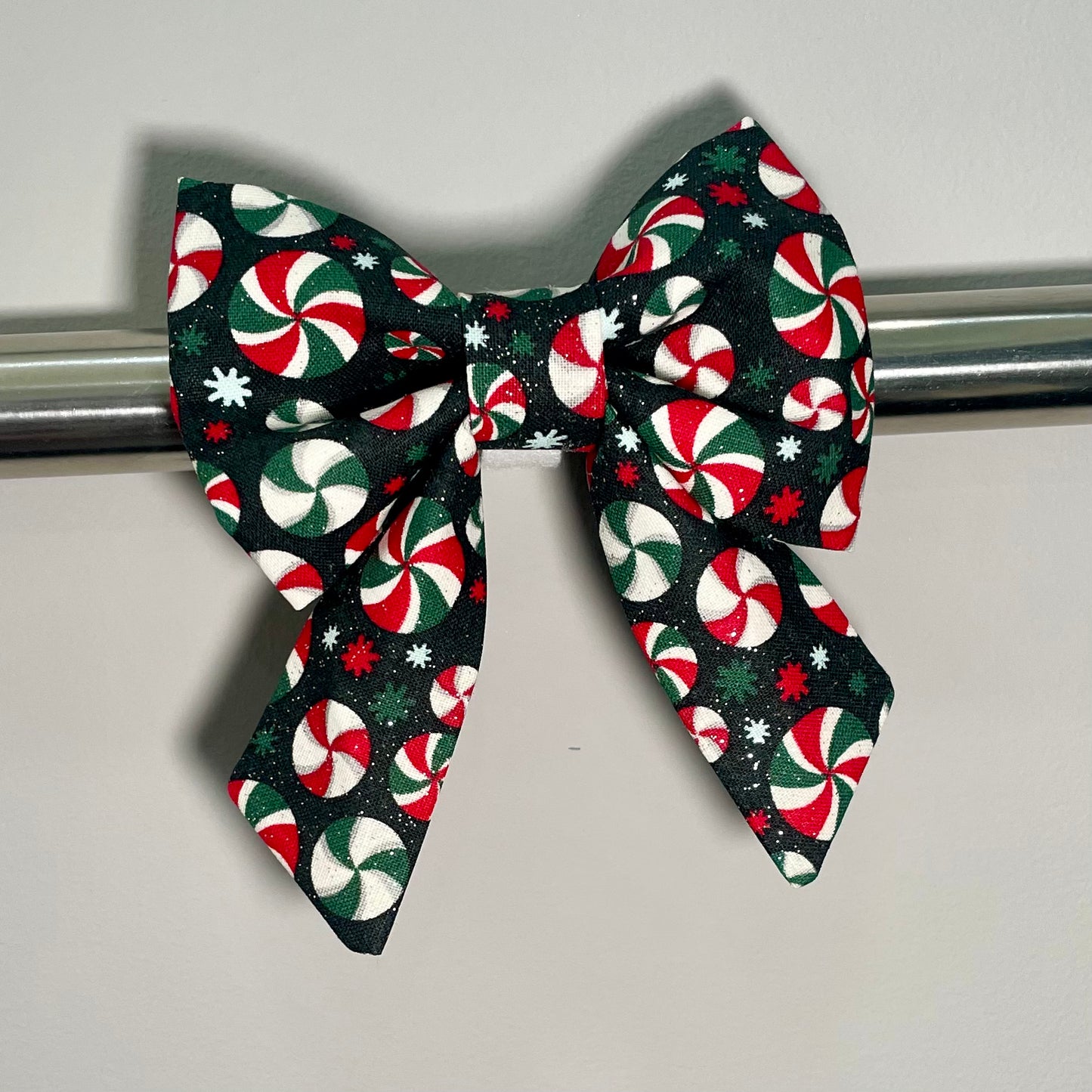 Shimmer Peppermints Collar Bow